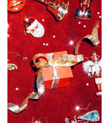 Glazen kerst decoratie rode kerstman met hart glazen H10cm